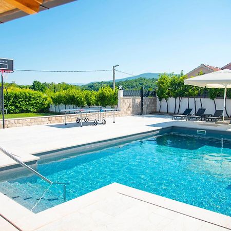 Vacation Villa Matic With 7 Bedrooms Sinj Exterior photo