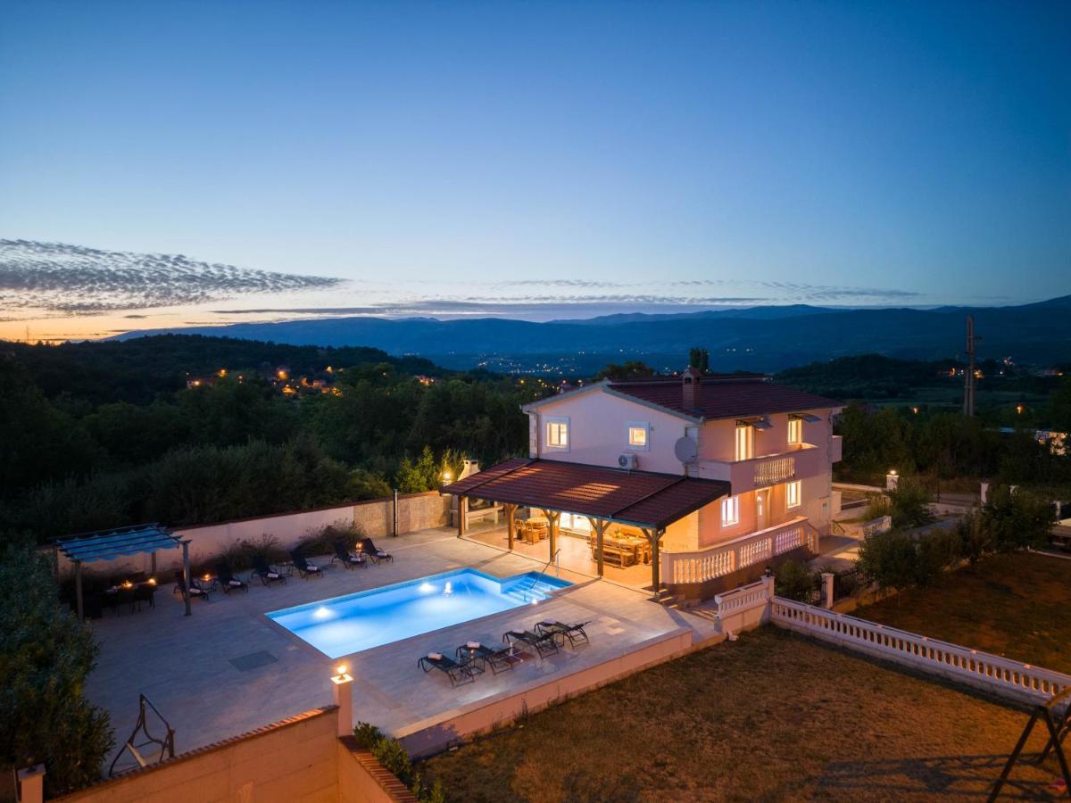 Vacation Villa Matic With 7 Bedrooms Sinj Exterior photo