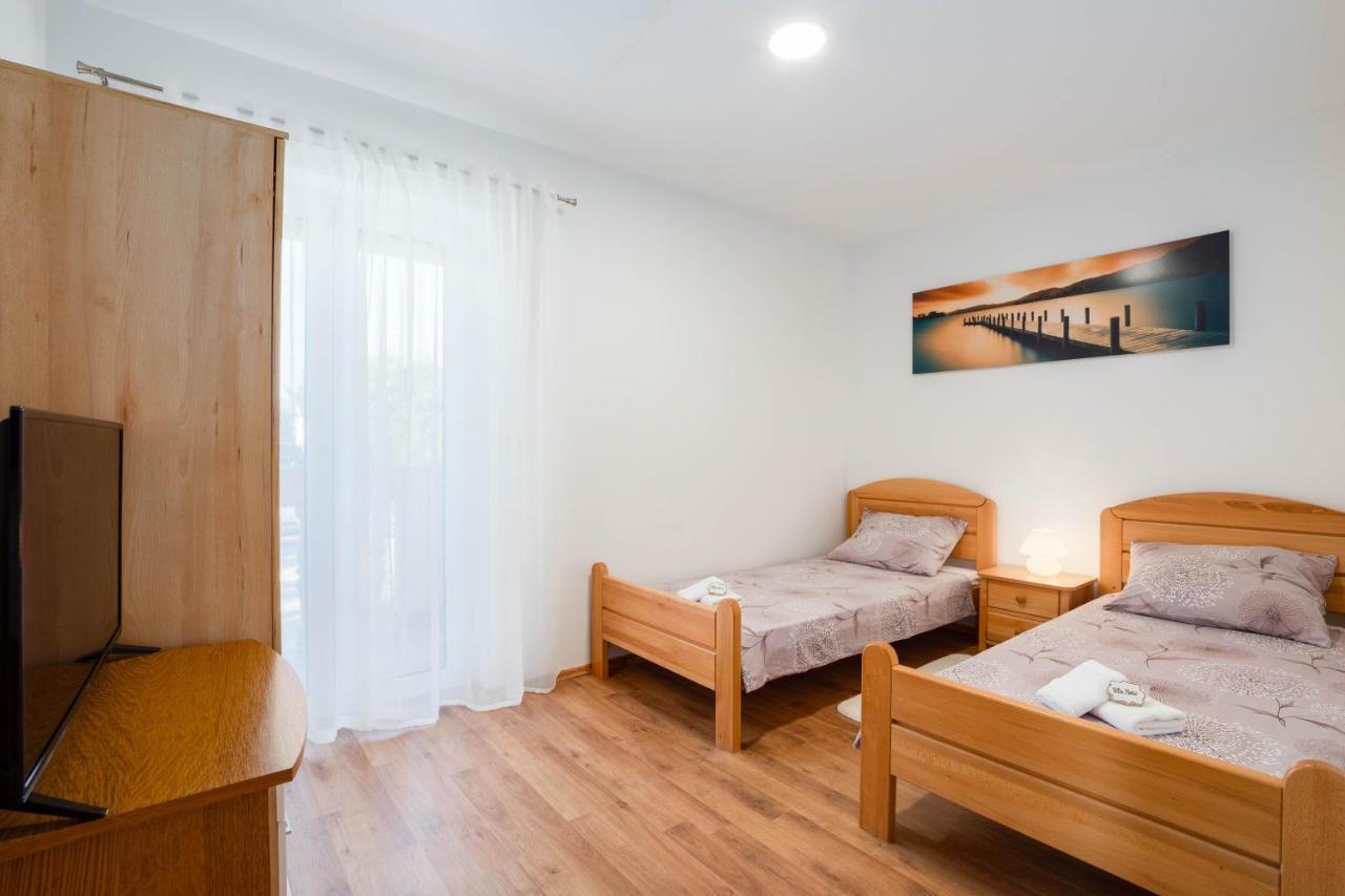 Vacation Villa Matic With 7 Bedrooms Sinj Exterior photo