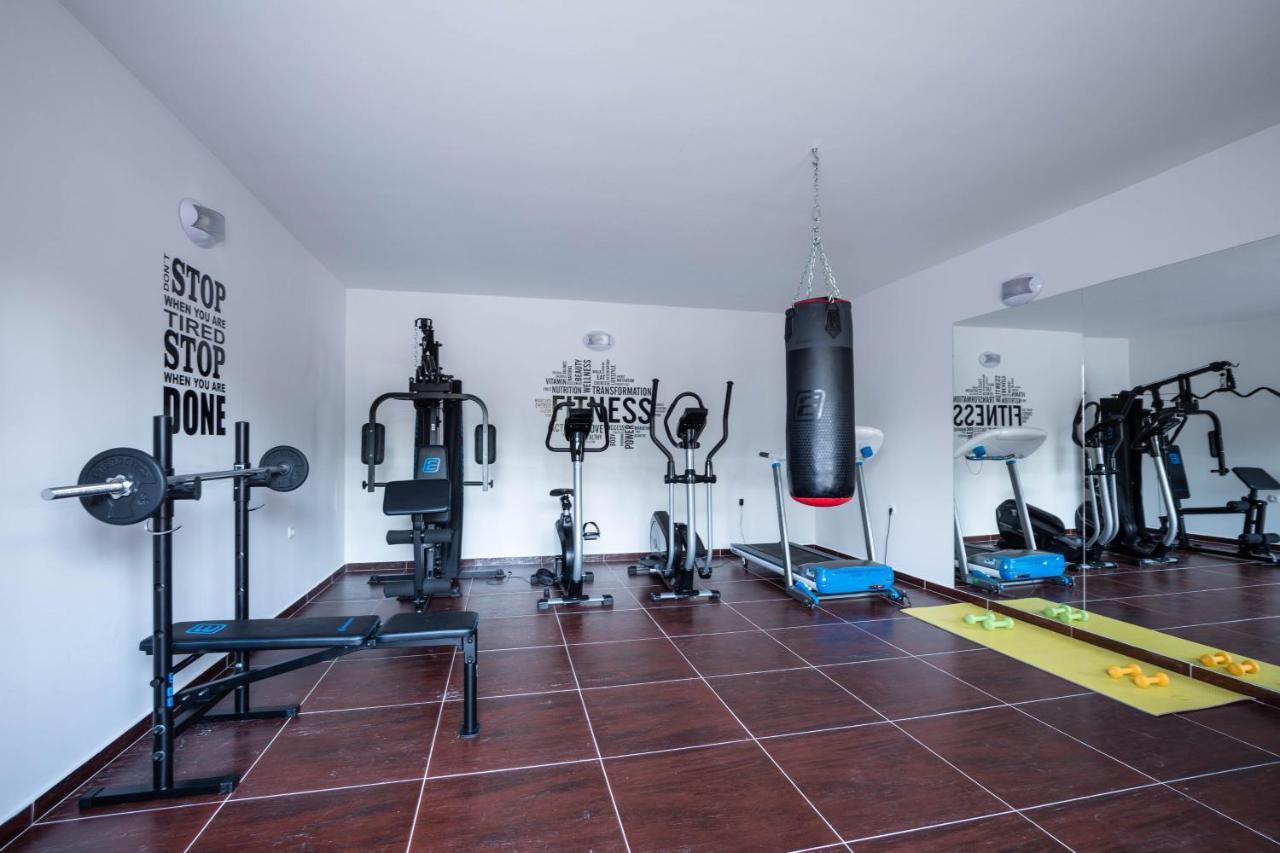 Vacation Villa Matic With 7 Bedrooms Sinj Exterior photo