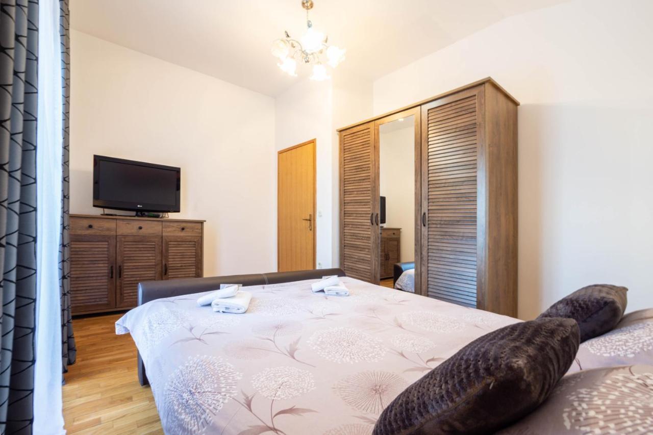 Vacation Villa Matic With 7 Bedrooms Sinj Exterior photo
