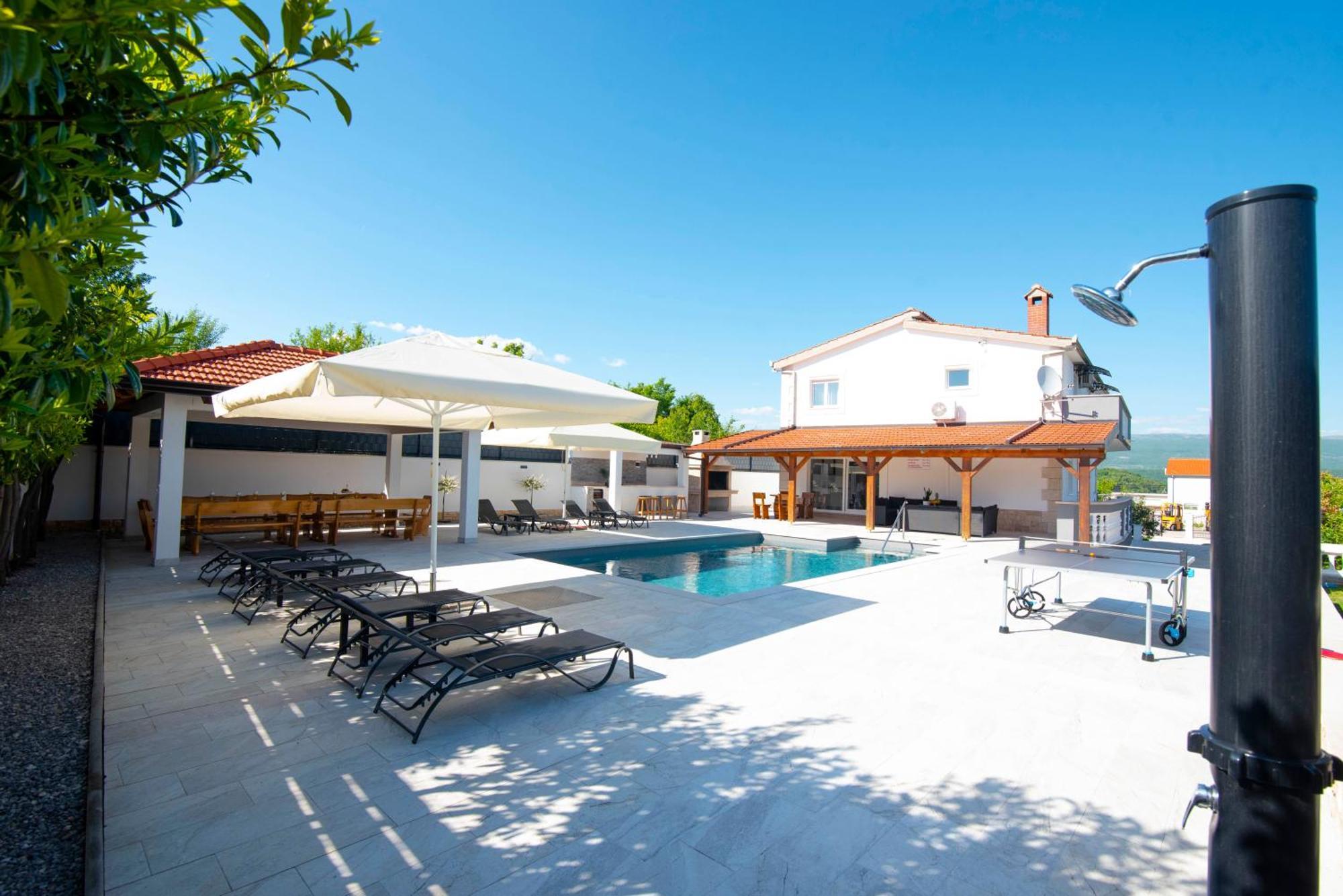 Vacation Villa Matic With 7 Bedrooms Sinj Exterior photo