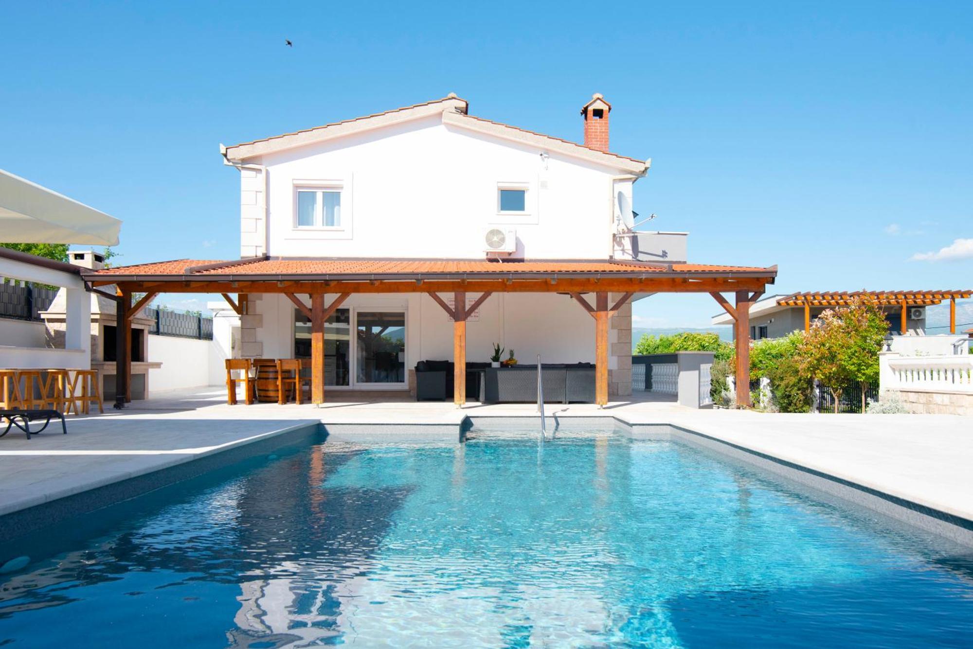 Vacation Villa Matic With 7 Bedrooms Sinj Exterior photo