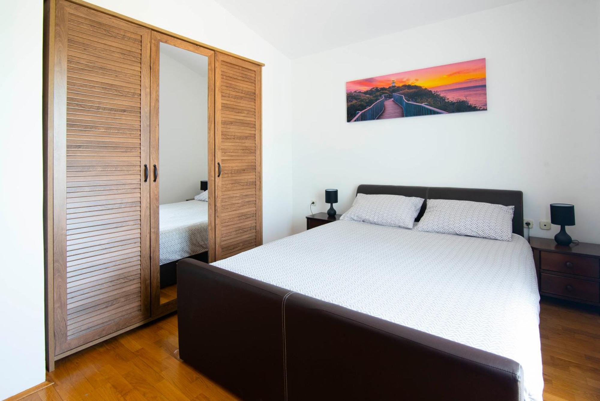 Vacation Villa Matic With 7 Bedrooms Sinj Exterior photo